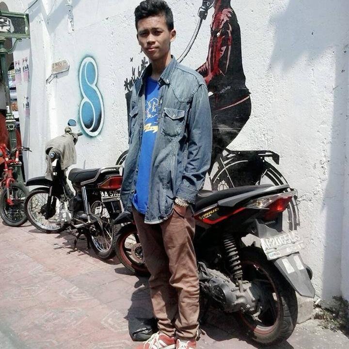 HelloIamErro's profile picture. I'll forget you when you remember me~ ^.^