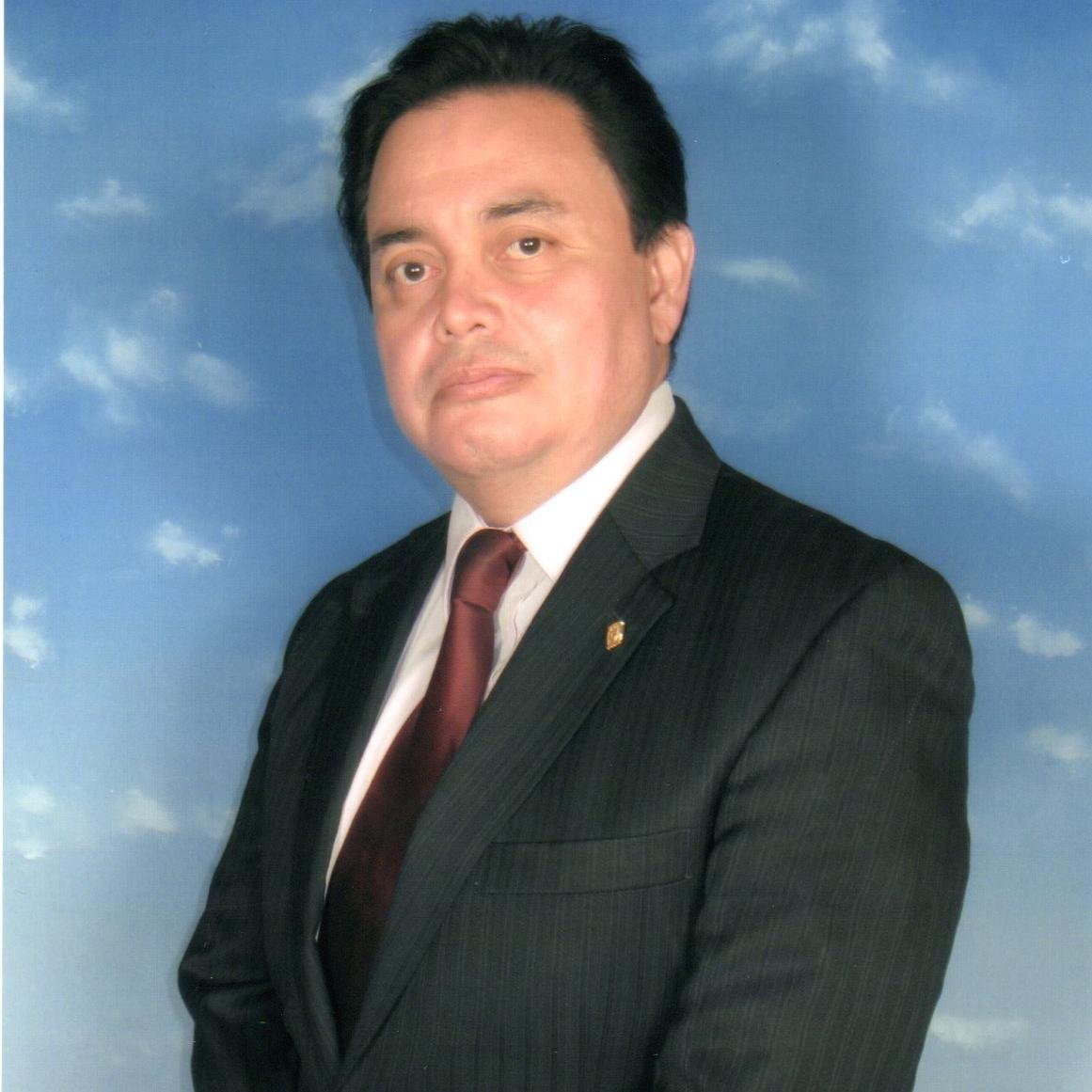 ROBERTOMUNGUI10's profile picture. Lic. Derecho Y Lic Administacion, Dir. Grupo VahtzoriniI S.A.