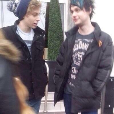 follow @MUKEPlCS !! read this tweet (i'll spam the link of it to luke and band) -