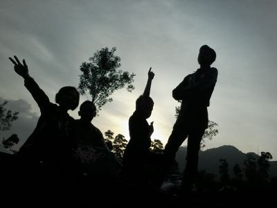 Hidup itu tidak akan selamanya sulit maupun mudah , namun hidup perlu kita syukuri apapun keadaanya. Follow @TweetMyLifes #RECOMENDED