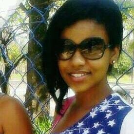 sou extrovertida adooro dança sou sapeka gosto de estudar adoro cantar e adoro fazer novas amizades