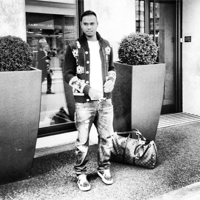 SohamEmmanuel's profile picture. I'm on my worst behavoiur .. ✌️