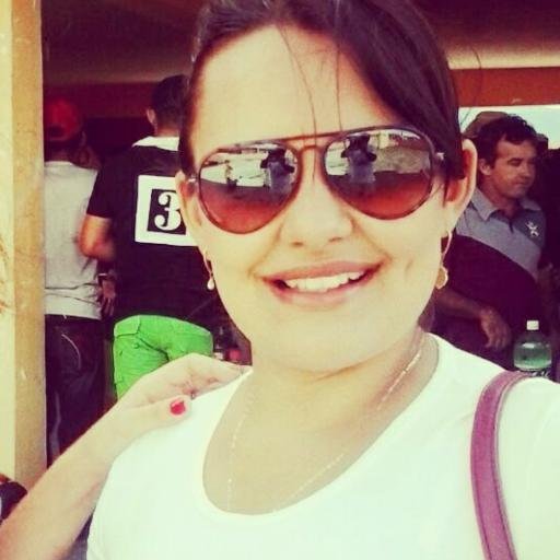 Estudante de Contabeis, 19 anos, brasileira, e de beeem com a vida! :D