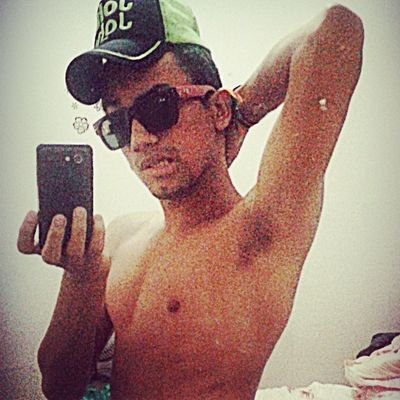 Admiro quem consegue tirar sorrisos meus quando minha vontade é chorar. ://