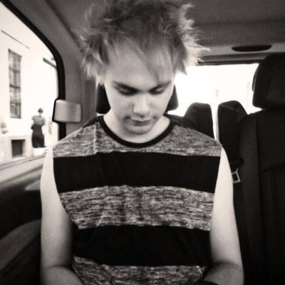 Follow @ww_5sos and @lukeysvegemite and @yty_updates and read my Michael Clifford fanfic http://t.co/IOVfrejrdi