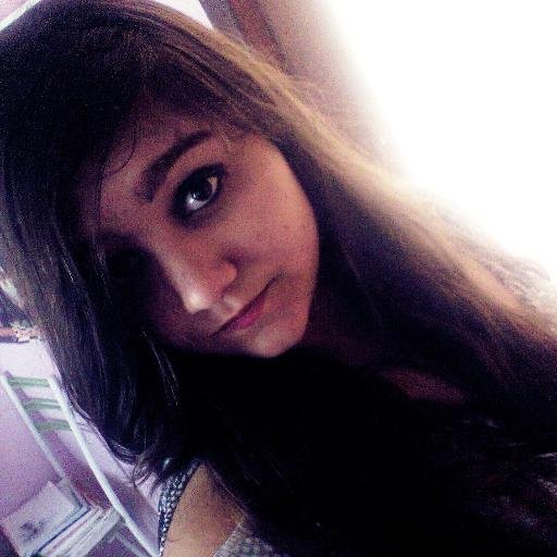 Sou linda, gata, maravilosa, rica, milionária, ex BBB, e só que não XD Sigo de volta :* Bjs com gliter (I follow Back)