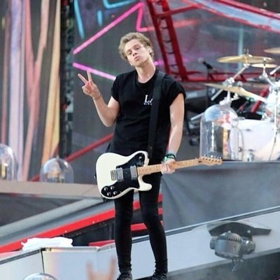 This is a free follow:) go follow @hemmings_smilee