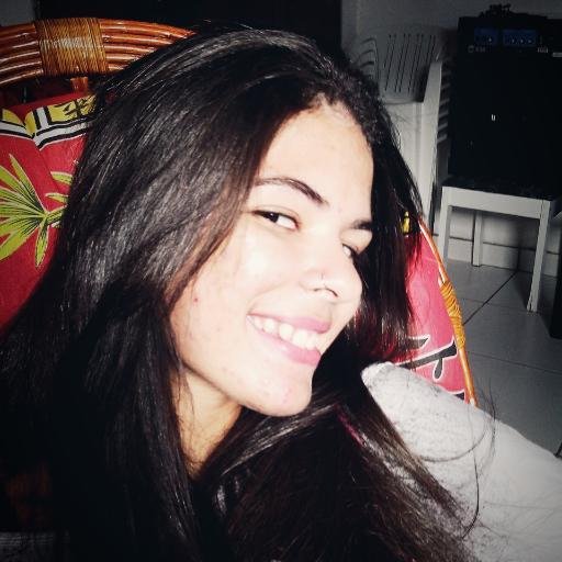 Taurina,18 anos,boba,feia,ciumenta.