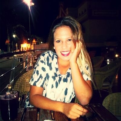 De la generación del 94. Cabezona, risueña y muy impulsiva. Cuando quiero algo no paro hasta conseguirlo.