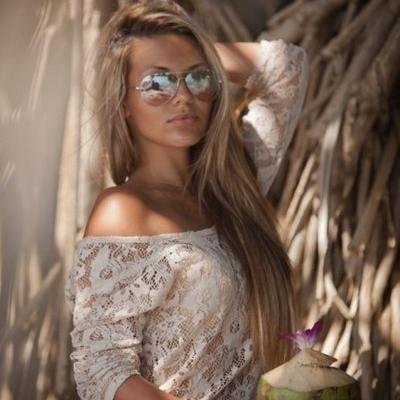 Весёлая, смелая, игривая, люблю общаться, увлекаюсь психологией. постоянно занята саморазвитием. #followback #взаимныйфолловинг