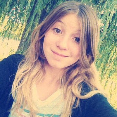 PoissyCharline's profile picture. Ne regarde jamais en arrière. Si Cendrillon aurait fait demi-tour pour aller chercher sa chaussures. Elle ne serait jamais devenu princesse.