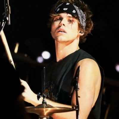 Remeber for a couple seconds you were the only thing on ashtons mind. / / follow me if you sucked irwin off @nat_rosee \ \