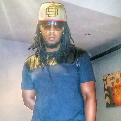 jhoanspm's profile picture. Para contrataciones del artista urbano VAKERO llamar a la oficina 809-632-6060