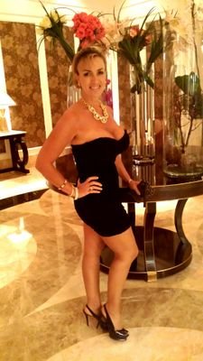 Doctor of Naturopathy
PA-C, MMS Rheumatology
Love to surf and love country music