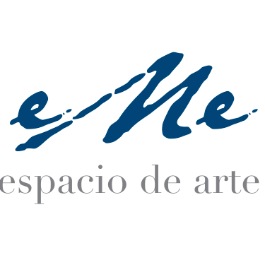 eMe espacio de arte promueve un amplio programa de exposiciones individuales y en grupo, abarcando diferentes lenguajes artísticos.