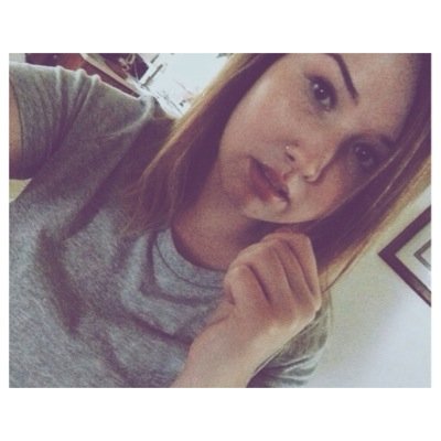 her name is courtney aka number 1 harry solo stan, long hair harry stan and scruff harry stan