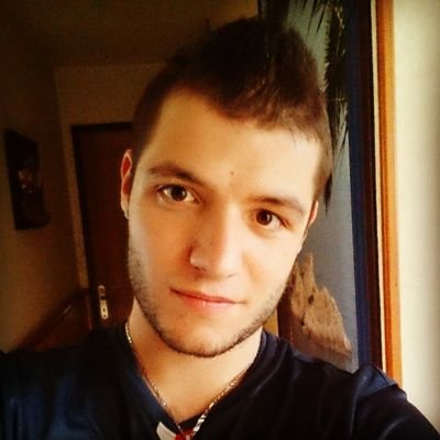 Fan de technologie, de BasketBall et de Foot !