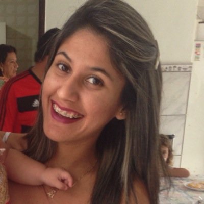 Menina bonita bordada de flor.