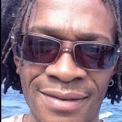 Auteur compositeur interprète.... Chanteur du groupe YAKANA Roots Reggae