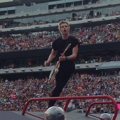 Four cute Aussie boys who can rock the shit out of any stage!! Luke, Ashton, Michael and Calum.