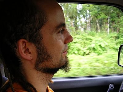 Mecànic x deformació professional. Amant d la natura i d qualsevol artefacte amb rodes q pugui fer dspendre adrenalina.  Ull, la materia prima no és il•limitada