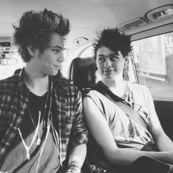 free follow bc your beautiful ツ please follow @criesxcalum she follows back %100