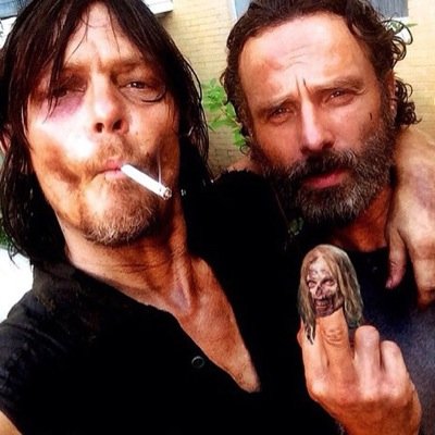 twd is literally my life and i have a crush on reedus shh