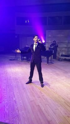 Soñador
Lincenciado en Música, Dir. de la escuela de Música Maestro Primo Casale, Cantante Lírico, Productor. Integrante de ANKORA
#InspirandoAGanadores
