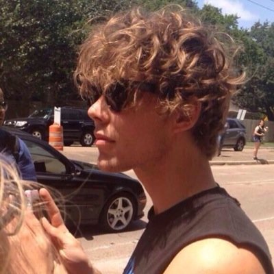 follow @trashygoth not this acc and ask for a follow back if you want one