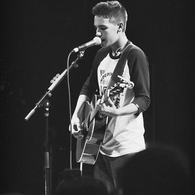 i fell in love with a boy that doesnt know i exist❥
