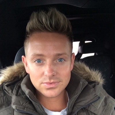Performer in London. 
Currently debuting choreographies. 
Artistic Director of @boundlessdance.