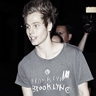 Please follow @httpunklifford and she will follow back :-)