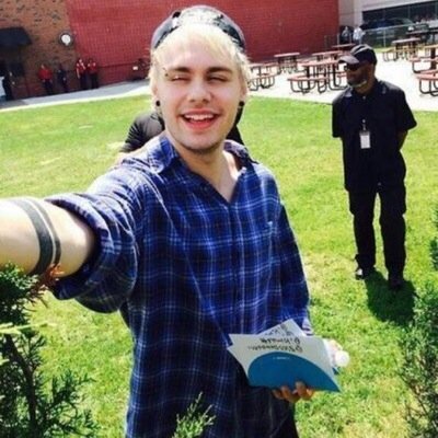 hi @ballsacklifford just gave you a free follow so go follow her :-)