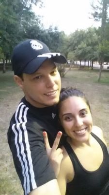 Soy enmimismado, lector, enterado, amante del futbol y trabajo todos los días con la fe  que vale la pena dar lo mejor.