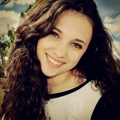 Como la mayoría, acabé en twitter por aburrimiento. Amante del baile y de perder el tiempo en cosas que no debo.
