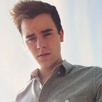 RT THE TWEET BELOW AND FOLLOW @planetarliam FOR A DM TO CONNOR :)