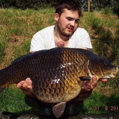 Hi im Lloyd, im 23 years old. Got an amasing Son. Brown hair blue eyes. Love rugby league 'rhinos!'. Tattoo's R the way 4ward. Follow me!