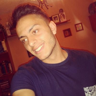 Es triste vivir en un mundo donde la apariencia vale mas que la personalidad .
