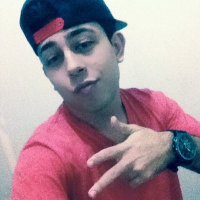 Todos caem mas, apenas os fracos continuam no chão.
                                                             Snapchat: frediim