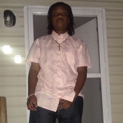 follower me on instagram @ayoooquinn