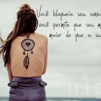 αquelα que sαbe se αrrepender  αquelα quê griitα,αquelα quê sente sαudαdes,αquelα quê vive sorrindo, aquelα quê msm errαndo tentα αprender! :)