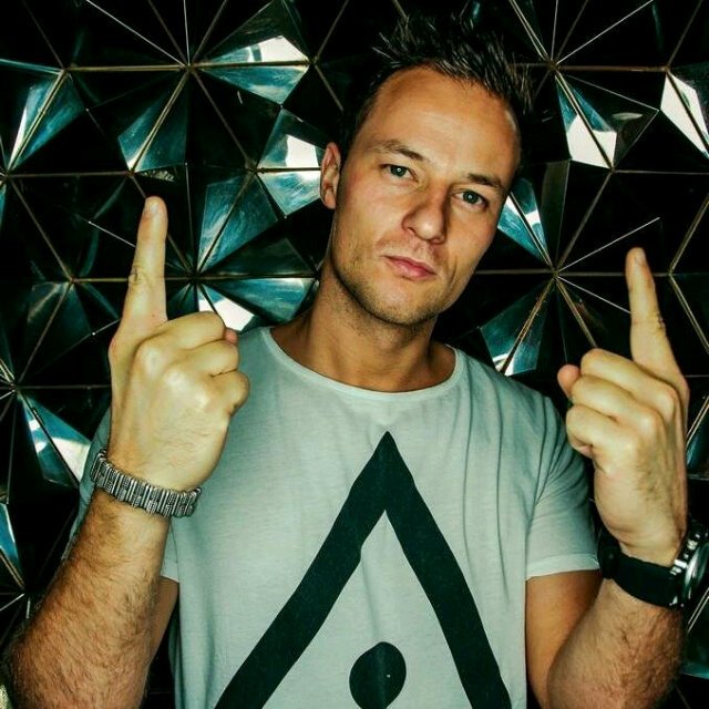 This is the official twitter of @YvesV in Honduras [♥WeLoveYvesV♥]