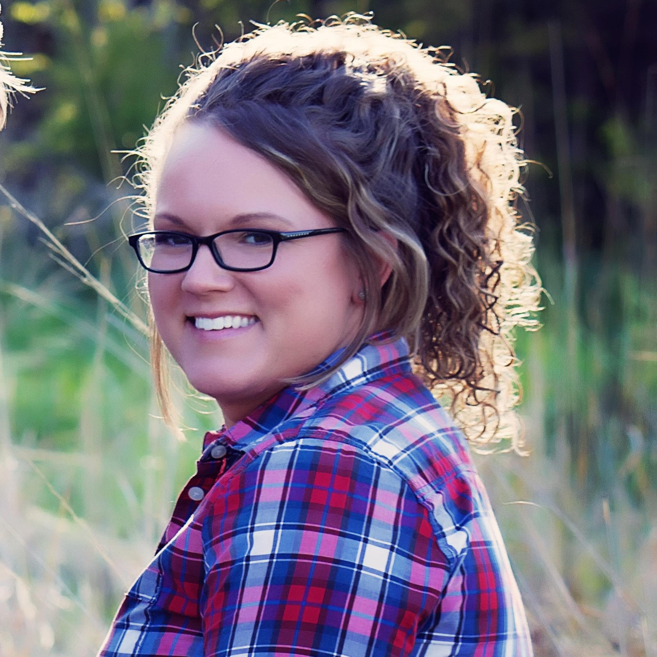 Wife. Lover of flea markets, thrift stores, and antique shops. DIYer. Starbucks addict. Homebody like no other. . From the good old Midwest, STL.