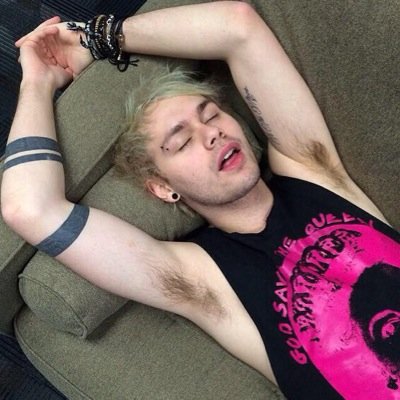 you just got a free ass follow from @gohomeluke so follow her maybe ??
