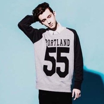 you're amazing and that's why I gave you a free follow ✩ follow @murdcrhouse please ✩