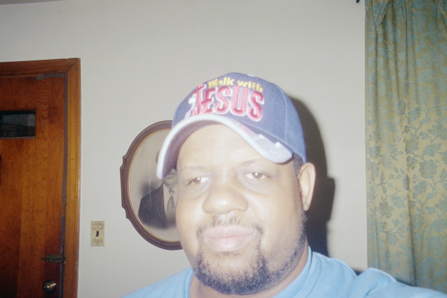 I'm single, Christian, loves family, friends, meeting new people, swimming, music, movies, dancing, baseball, bowling, writing poetry, & photography.