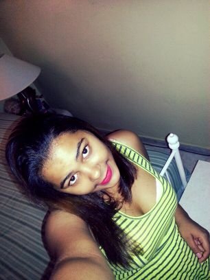 Soy una chica simpatica y graciosa, me gusta cantar y hacer reir a los demas Sigueme y conoceme!! ;)