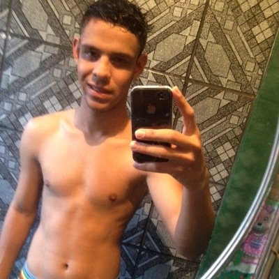 Tentar adquirir conhecimento apenas com teoria, é como tentar matar a fome apenas lendo o cardápio.. Arrisque ;)