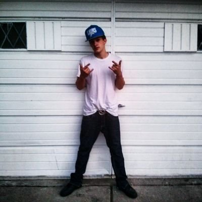 Coolin on the block with Glock niggas actin shady so they'll get shot ! Free Rna Doc Free Drew Free The Guys