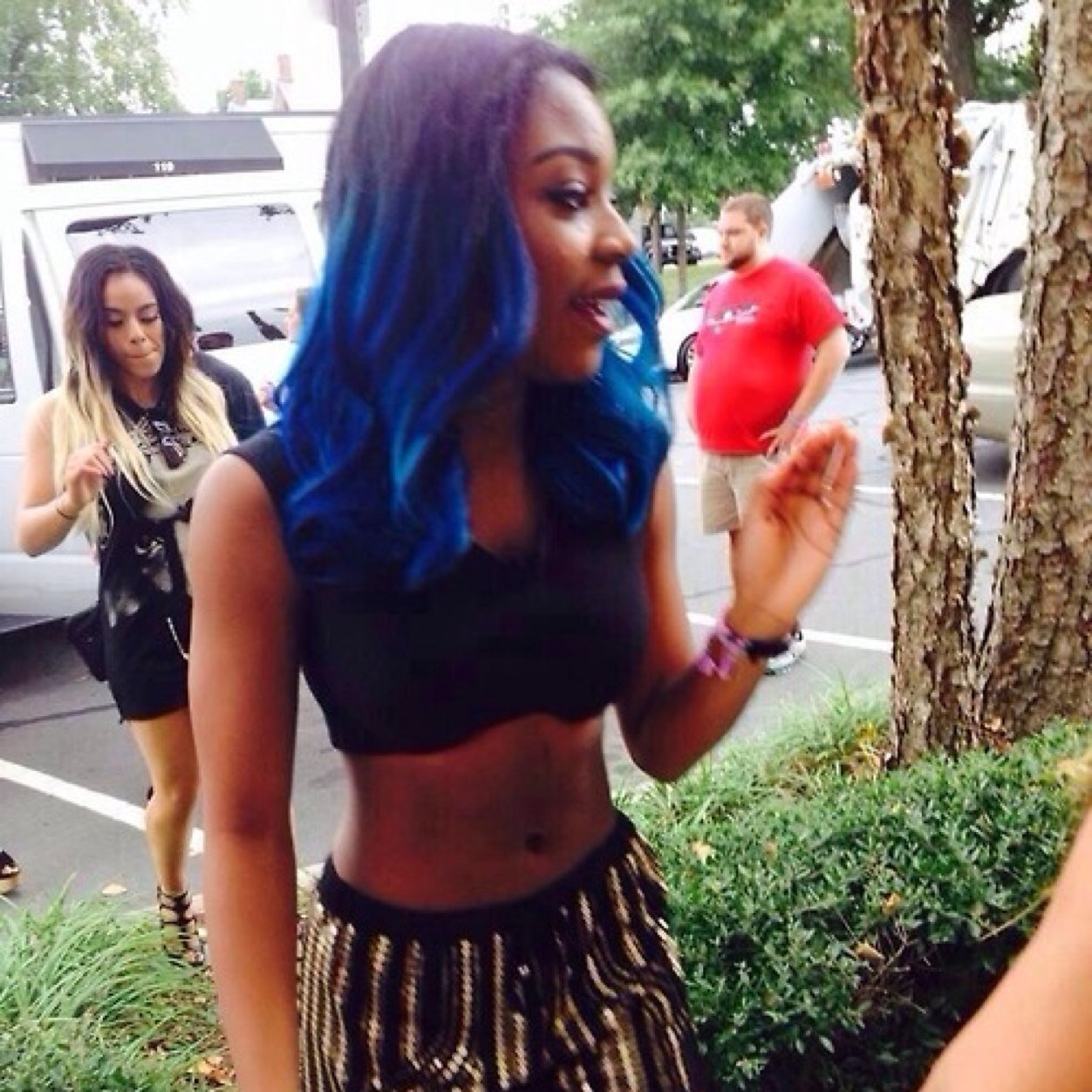 ohmxni's profile picture. Don't follow this account, follow @hemmoftboca instead, I follow back. Ily and I hope your sunshine follows you.